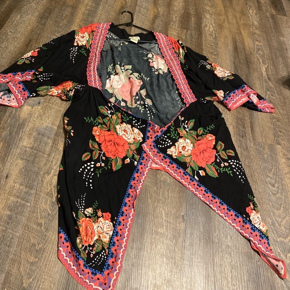 Flying Tomato Floral Kimono - Picture 4 of 7